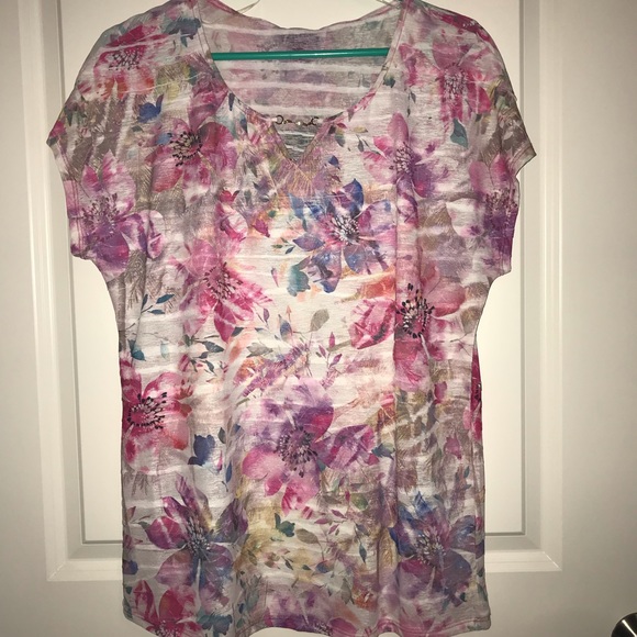 Woman’s top - Picture 1 of 6